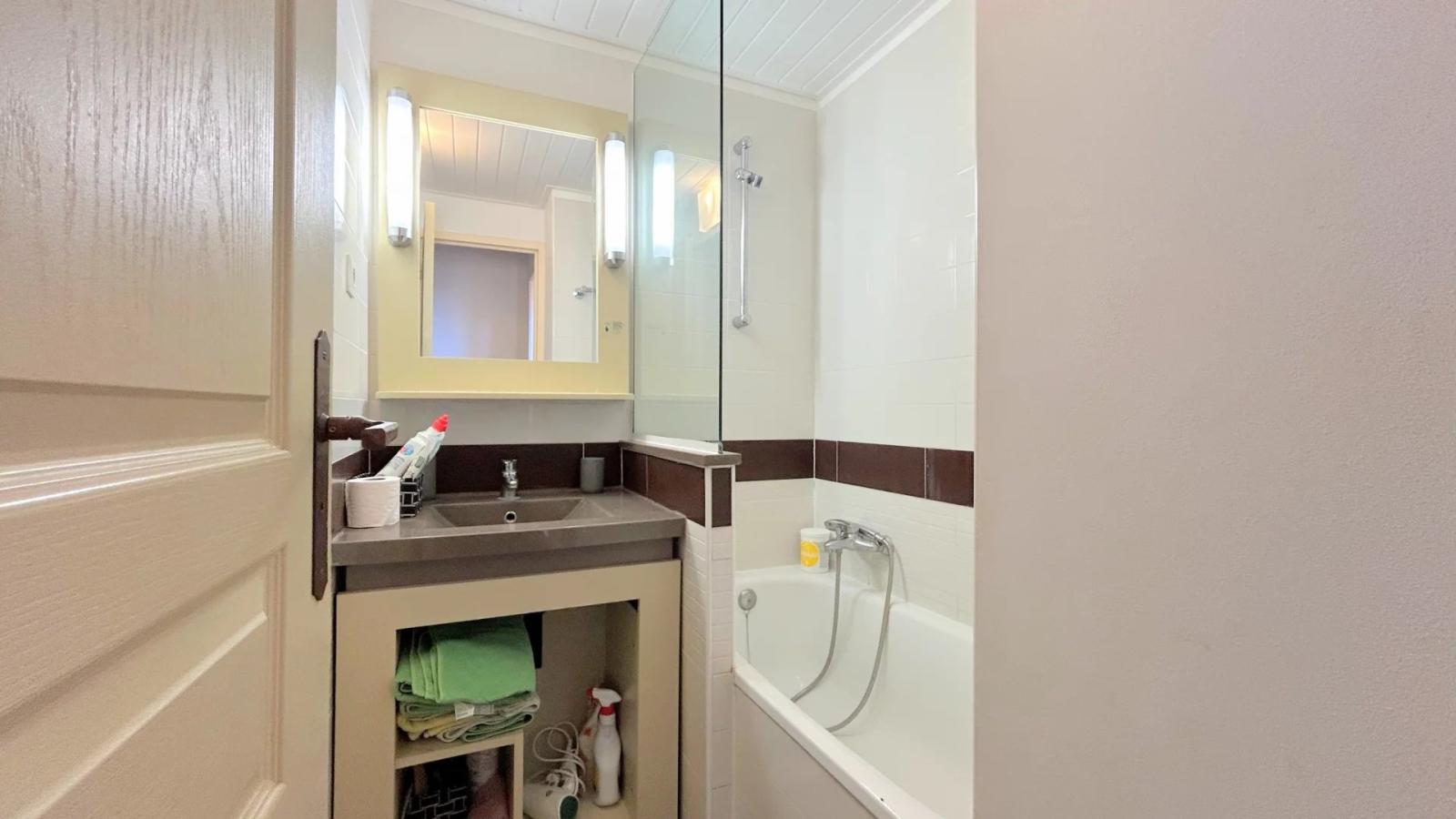 Agay CAP ESTEREL le village, 2 pièces + balcon exposé au Sud