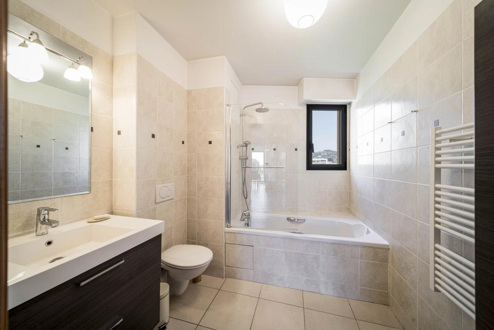 CANNES CENTRE – LIMITROPHE BANANE • SUPERBE DUPLEX 121 M²  TERRASSE APERCU MER 2 PARKINGS