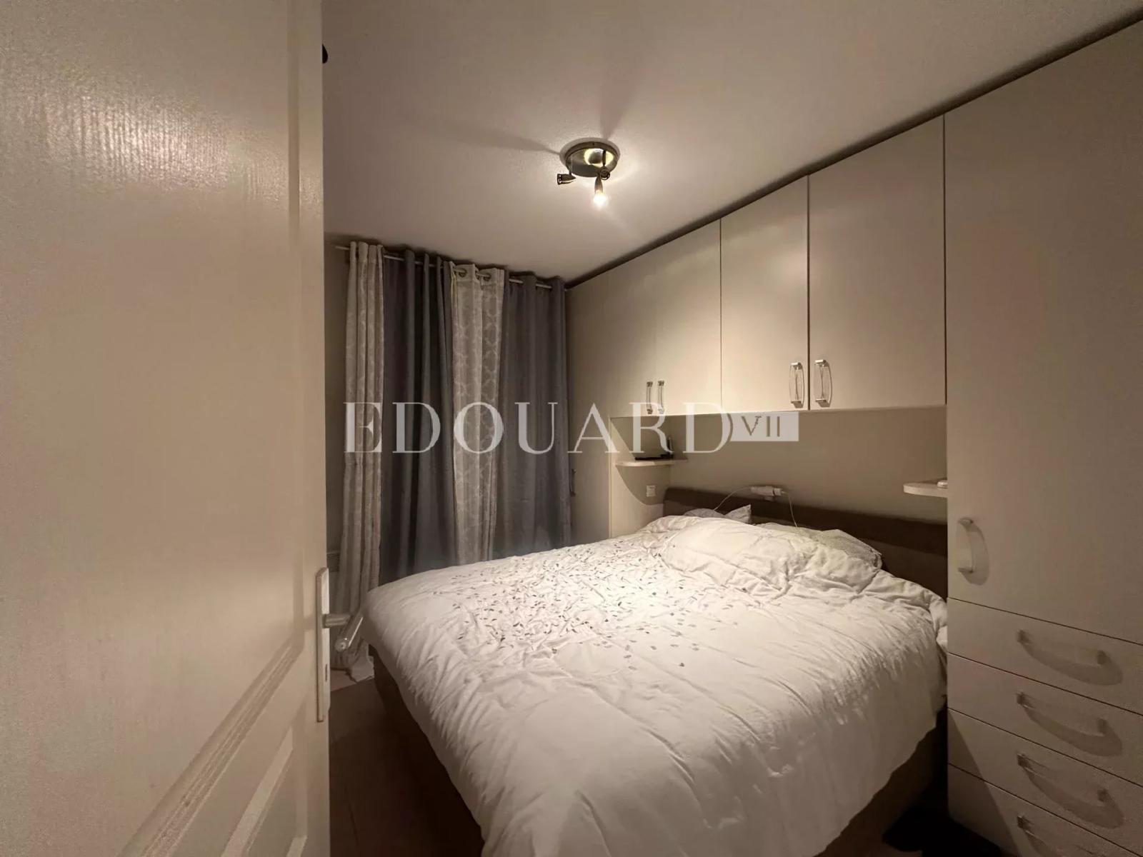 Petit deux pièces en bon état avec possibilité parking, très intéressant comme investissement