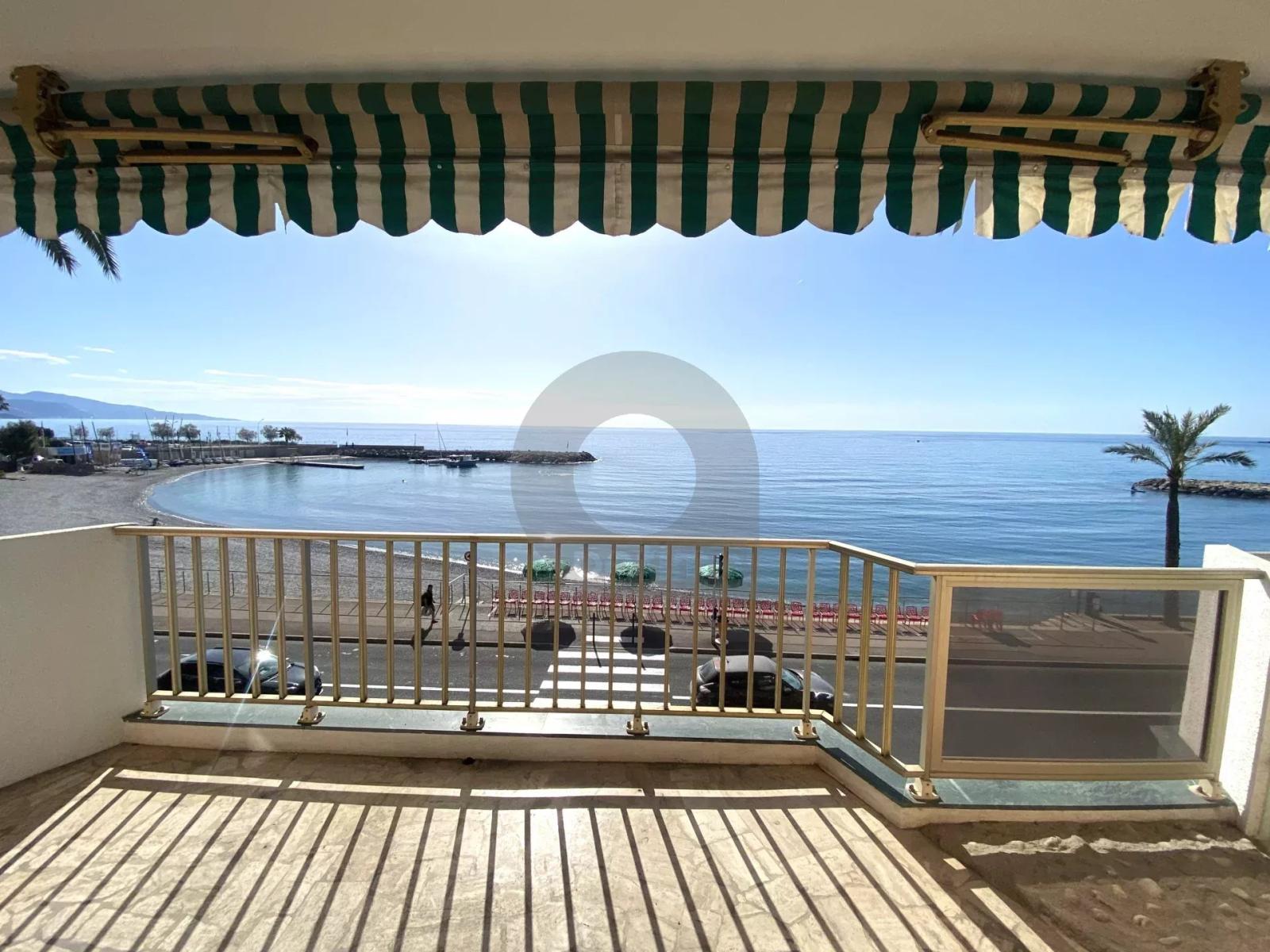 A VENDRE ROQUEBRUNE CAP MARTIN - FRONT DE MER 2P 43M2 AVEC TERRASSE 12M2 CAVE