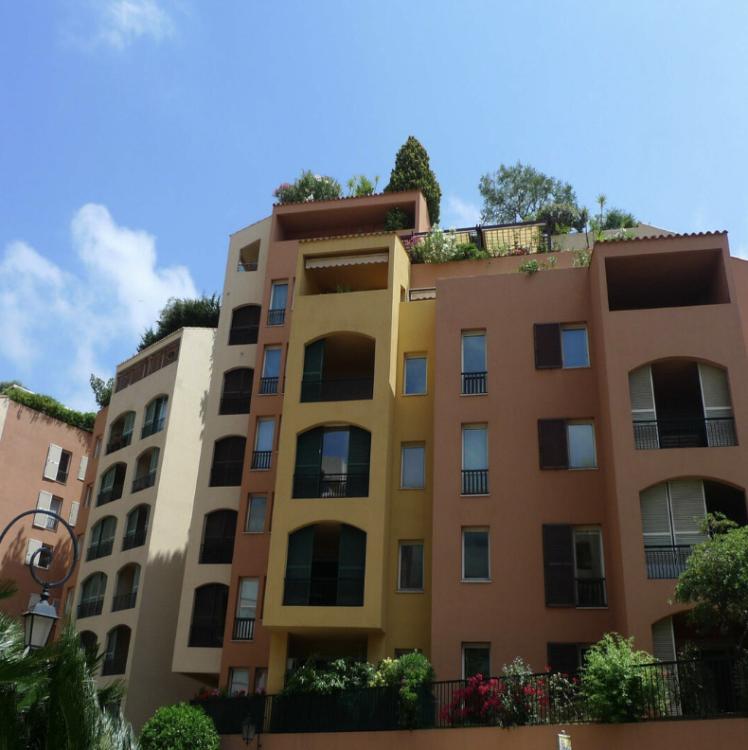 FONTVIEILLE - LOCAL COMMERCIAL AVEC VUE SUR LE PORT - LE MICHELANGELO