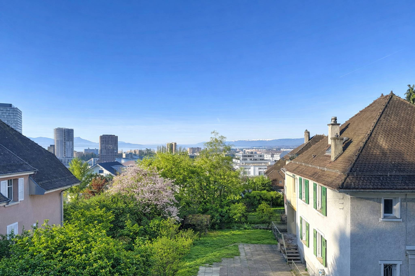 Appartement 5.5 pièces rénové avec studio indépendant