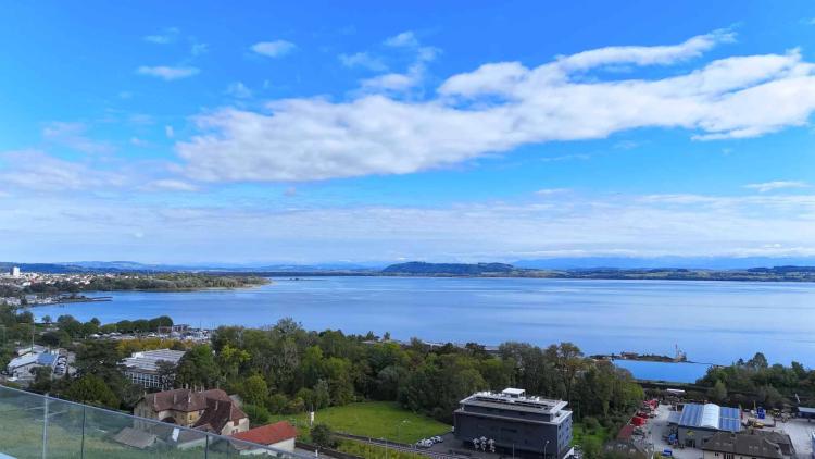 Penthouse de standing de 6,5 pièces dominant le lac et les montagnes