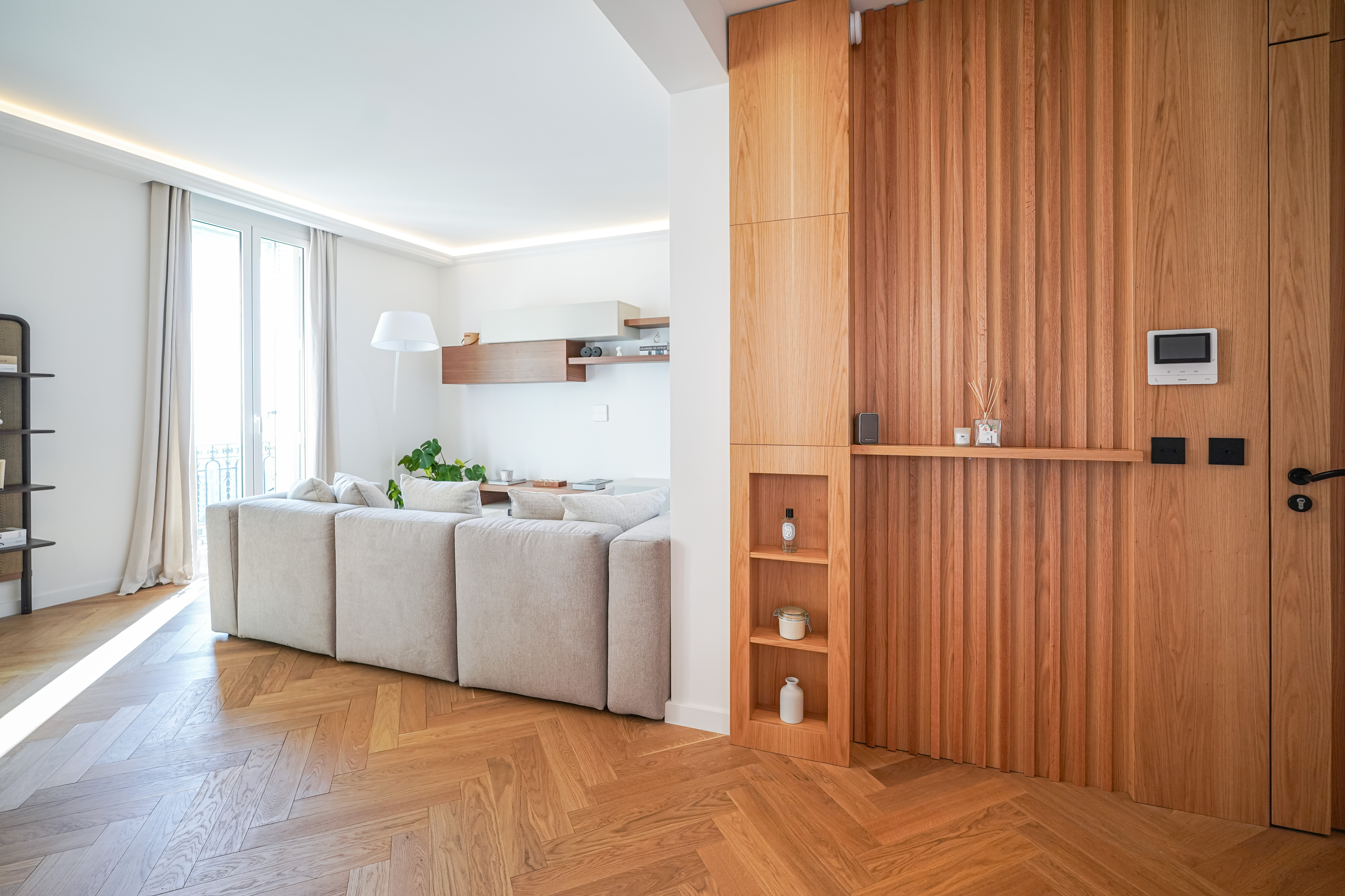 BmZE0_entre-e-salon-1729764100.jpg