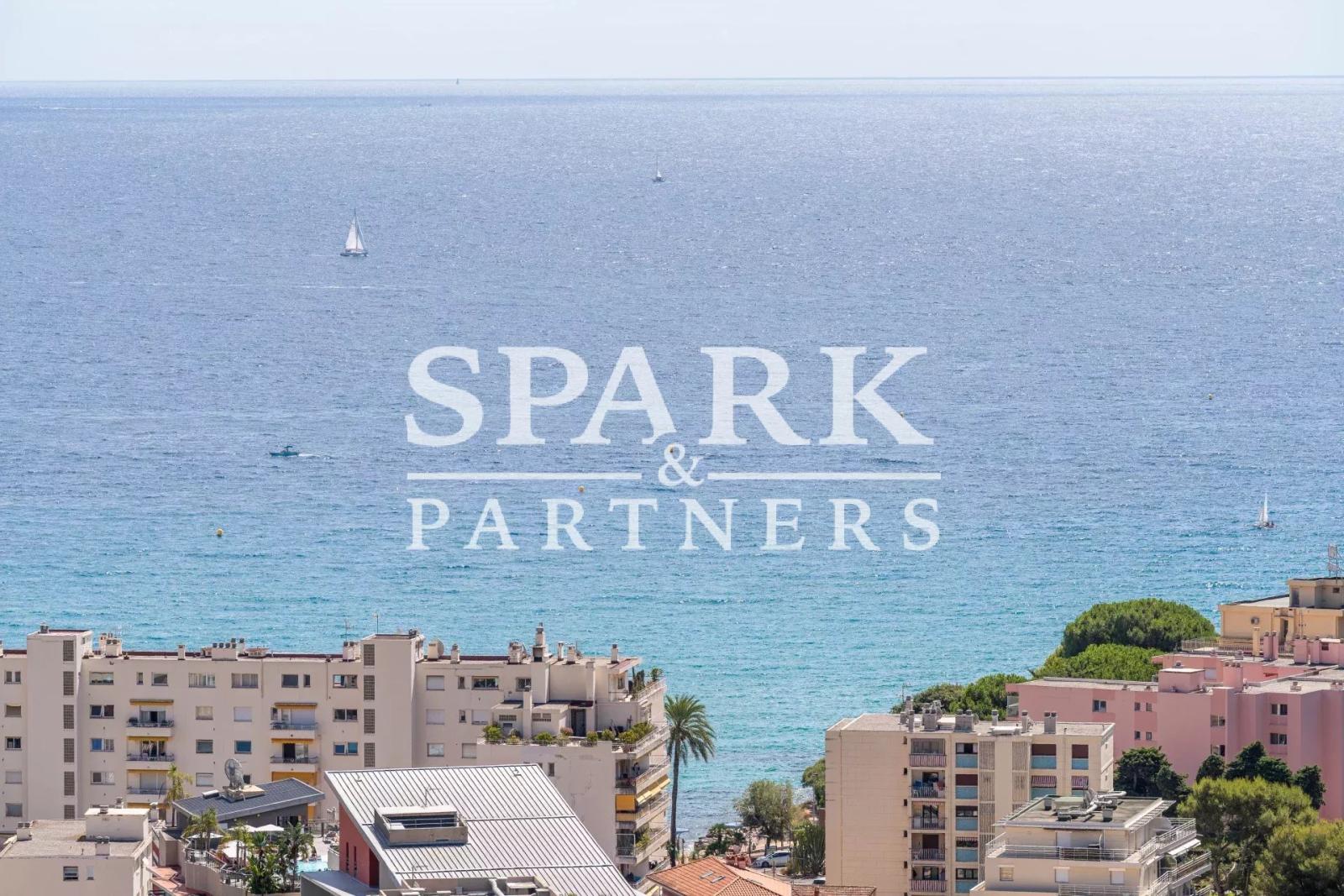 Roquebrune Cap Martin - Bel appartement dernière étage - vue mer