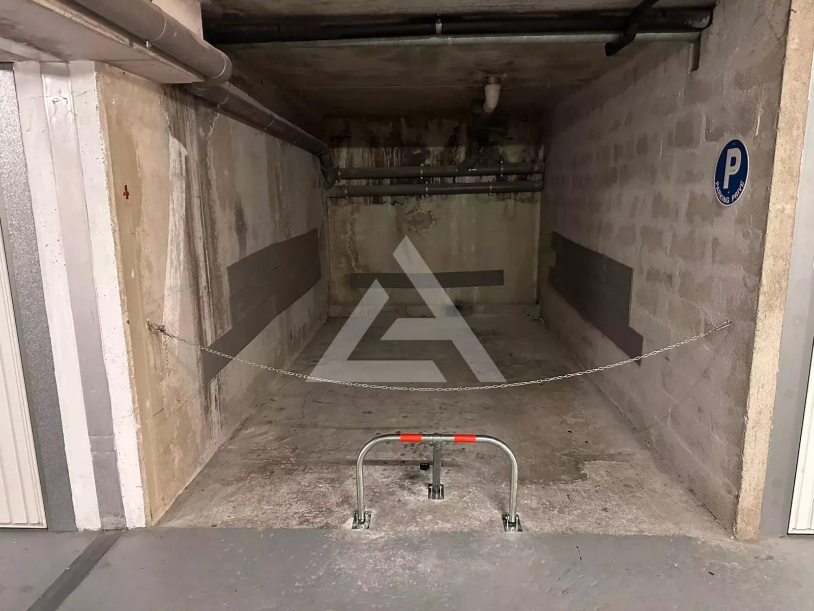 BEAUSOLEIL - 3 PIECES - CAVE, PARKING ET PISCINE