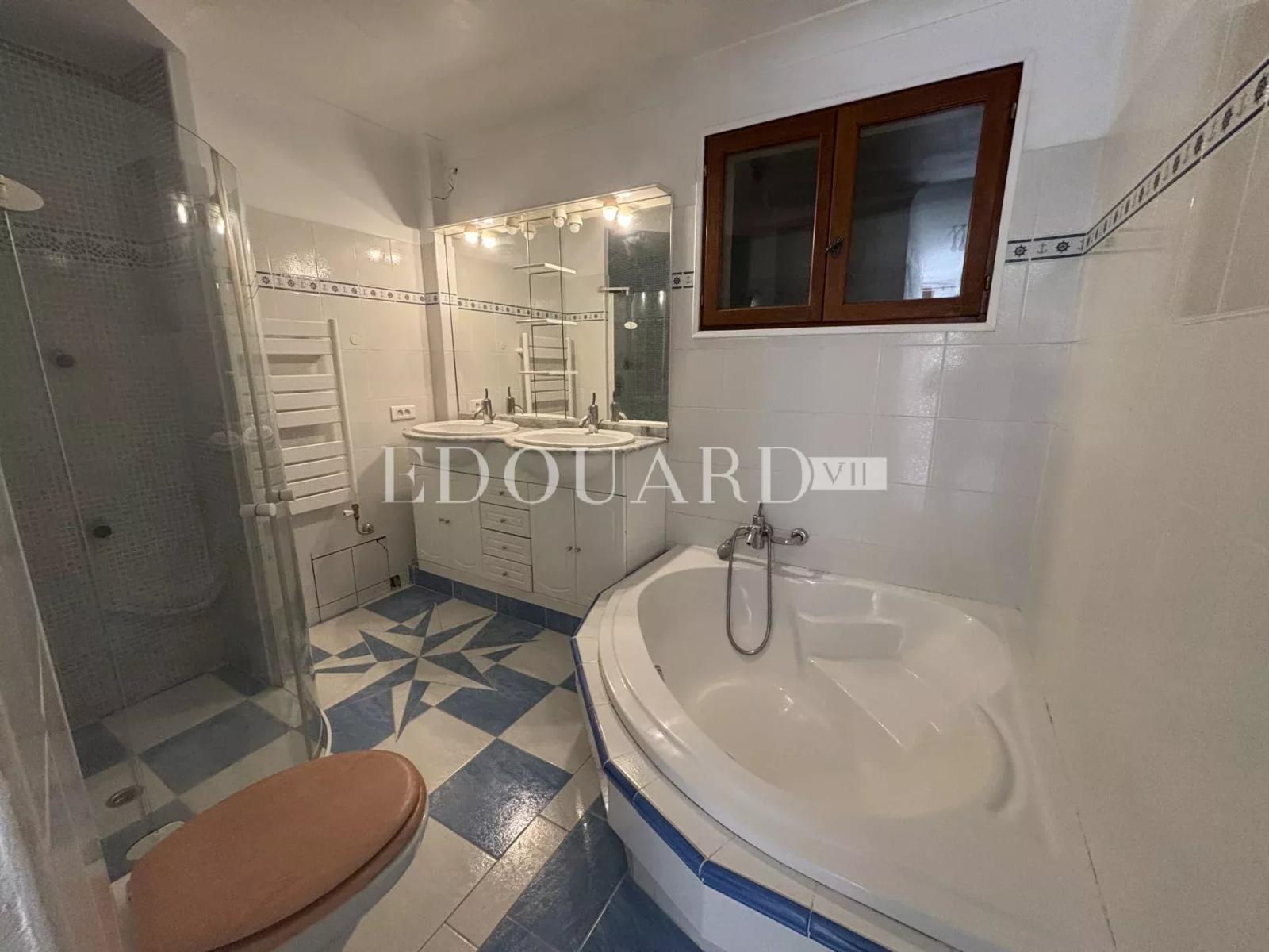 En exclusivité maison provençale à vendre avec appartement indépendante, piscine et grand jardin