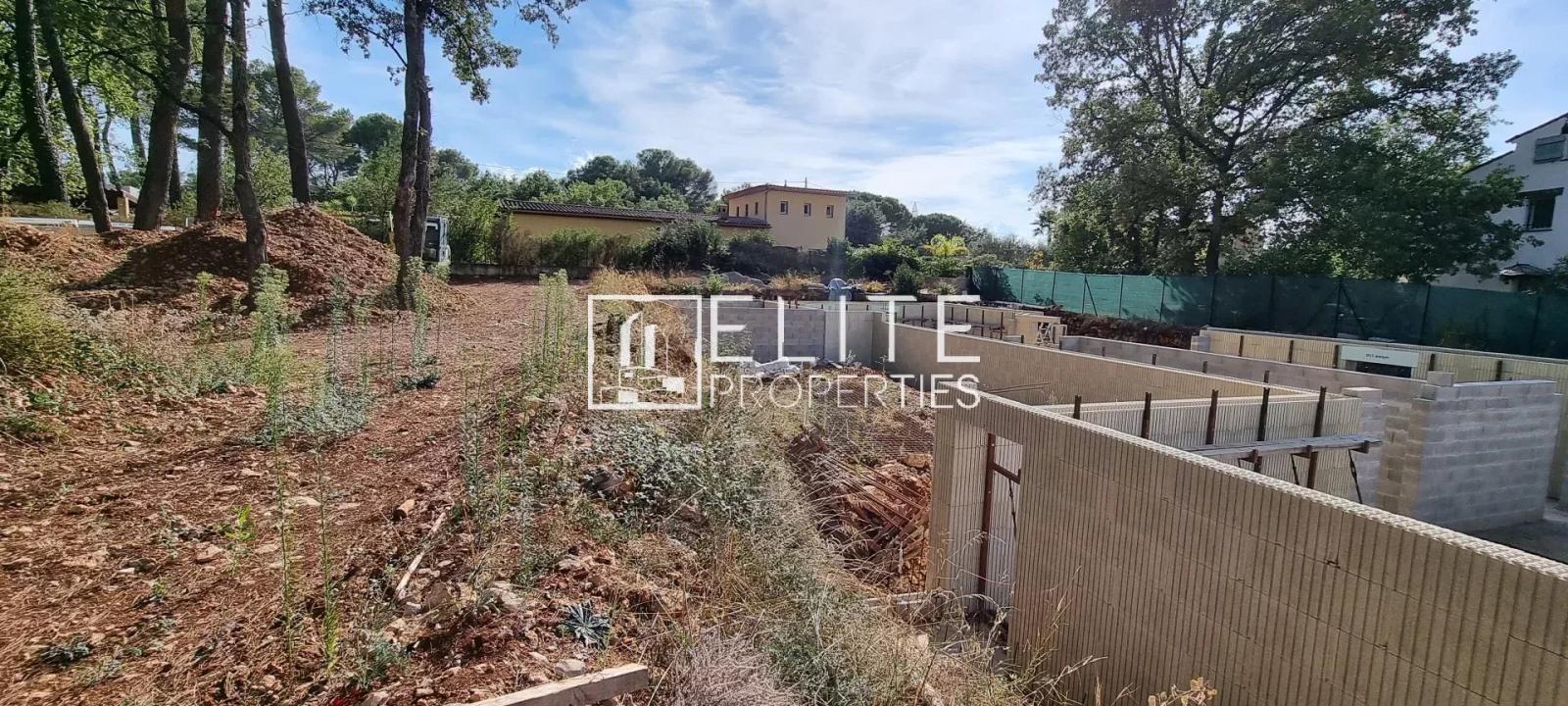 TERRAIN CONSTRUCTIBLE 2777m² MOUANS-SARTOUX