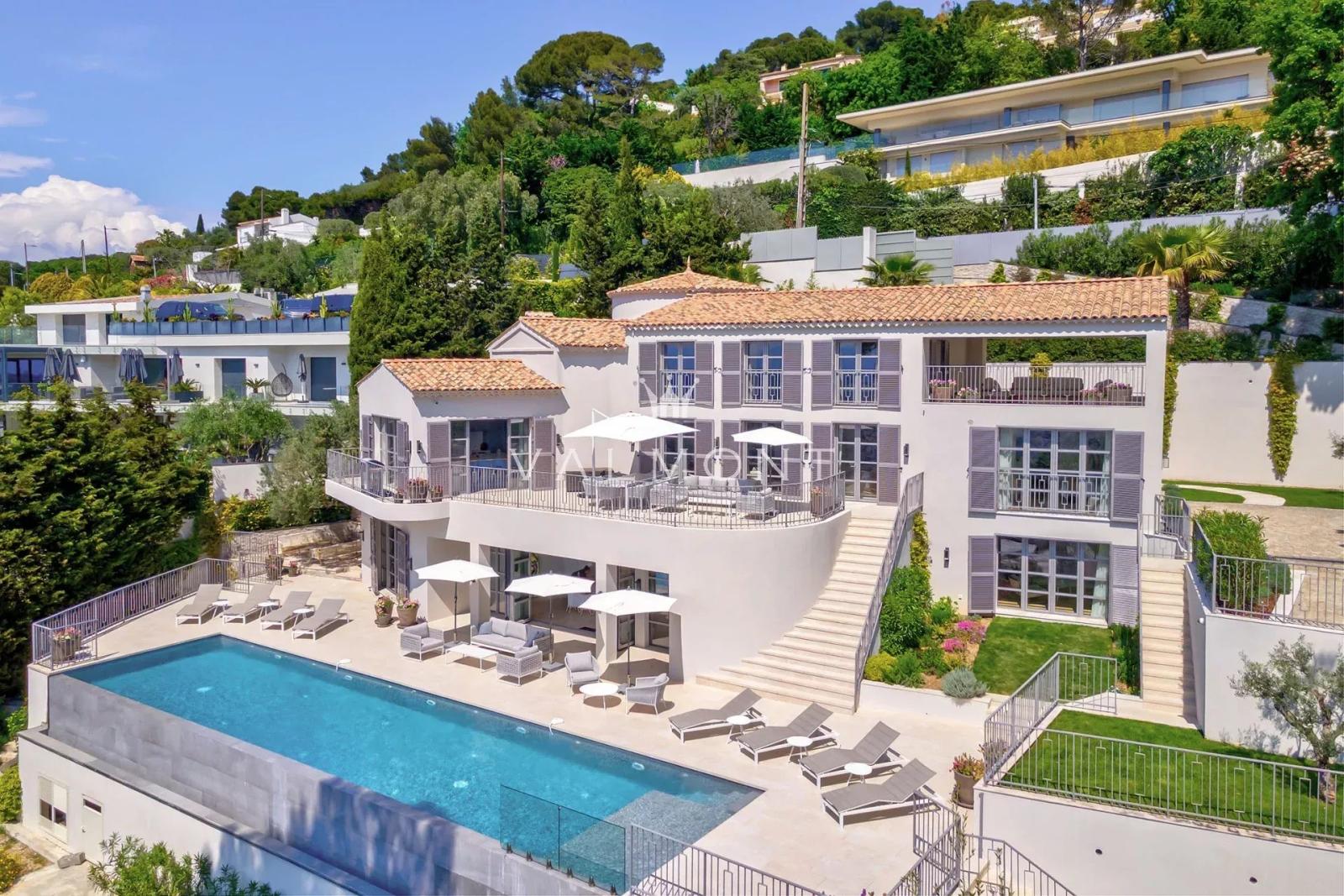 UNE ÉLÉGANTE MAISON MODERNE DE 5 CHAMBRES À CANNES