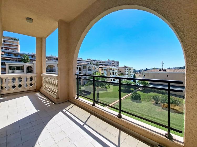 VENTE STUDIO DERNIER ETAGE LE CANNET - MOULIERES