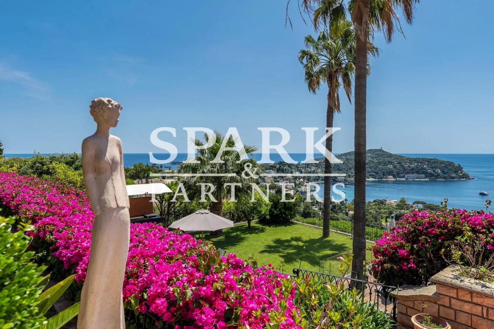 Villefranche sur Mer - Unique propriété avec vue imprenable sur la mer