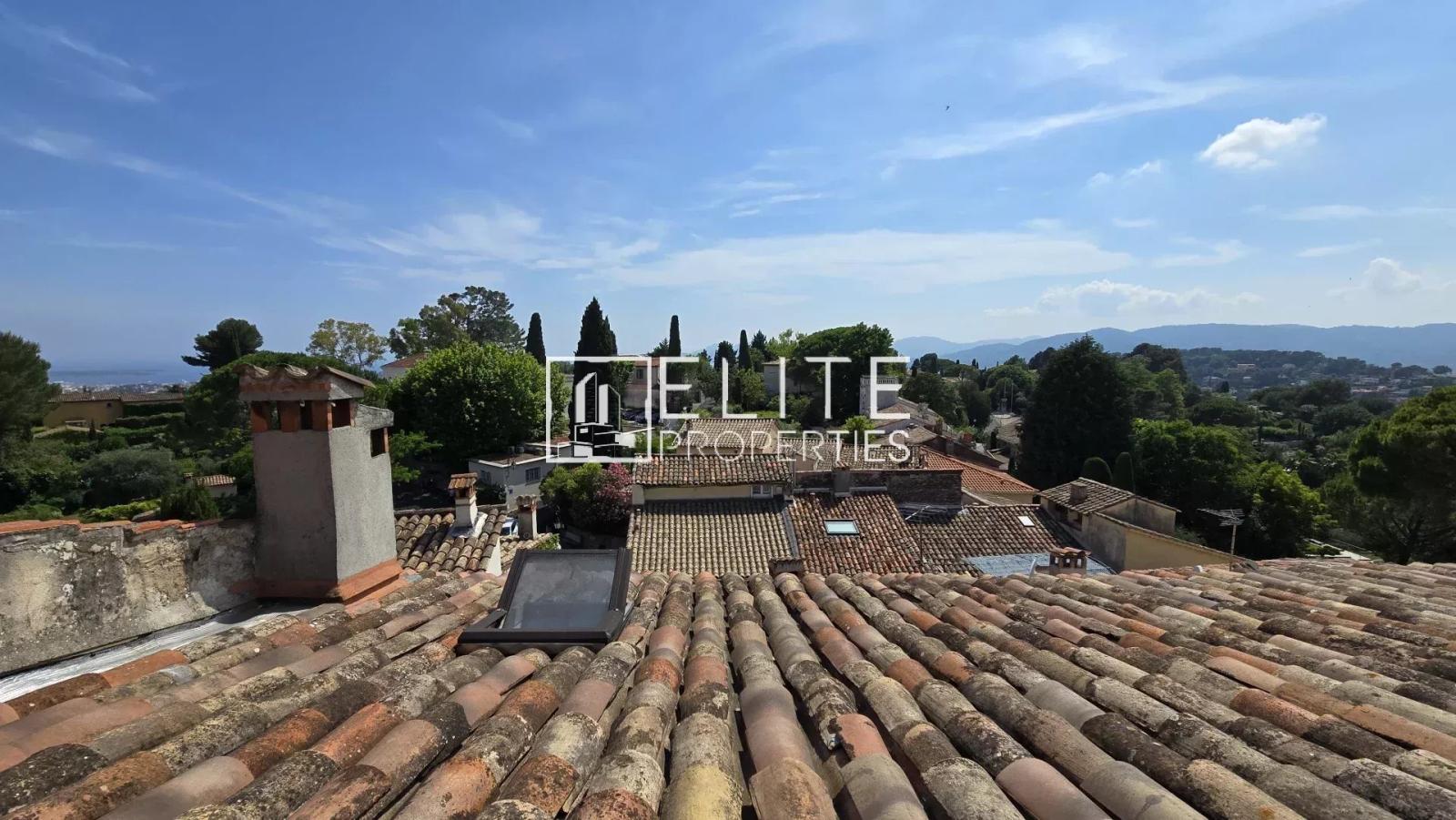 APPARTEMENT 4 PIÈCES DE 149m², VUE MER – MOUGINS VILLAGE