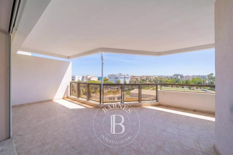 CANNES PALM BEACH – APPARTEMENT 3 PIÈCES – APERÇU MER - GARAGE