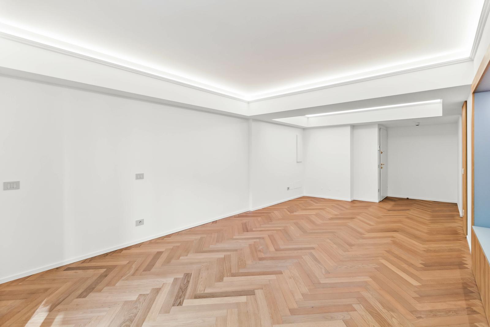 Suffren : 3 Pièces Entièrement Rénové à Usage Mixte & Parking