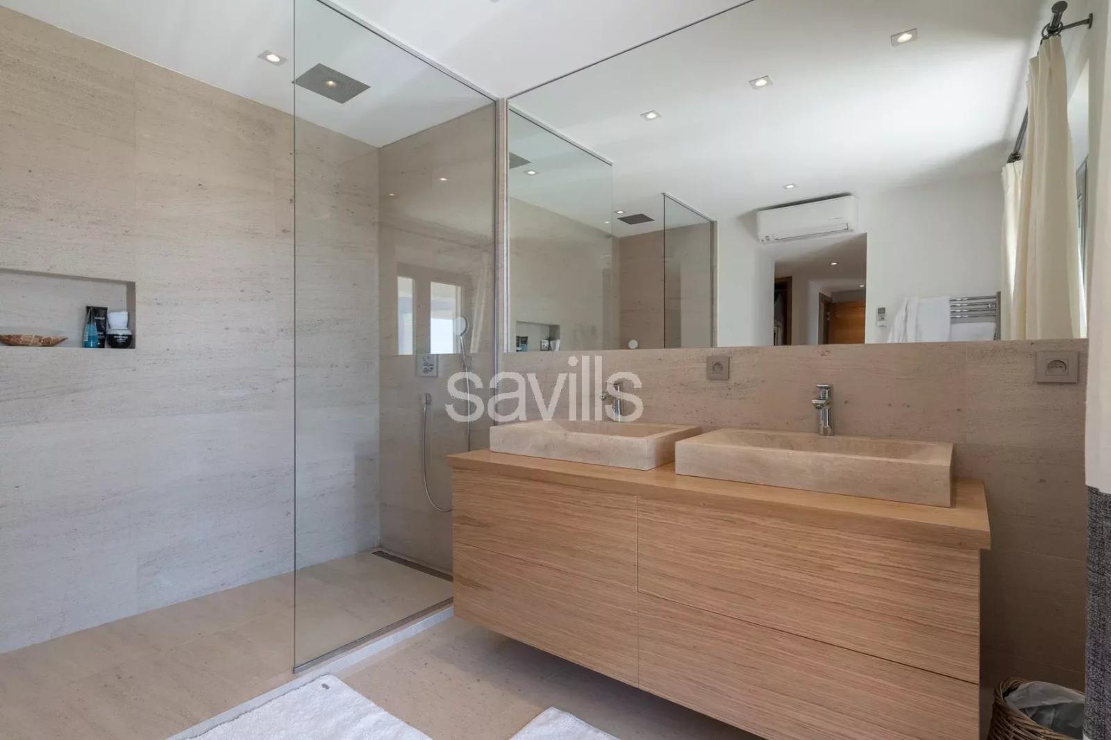 Villa huit personnes sur les hauteurs de Gigaro - piscine et vue mer