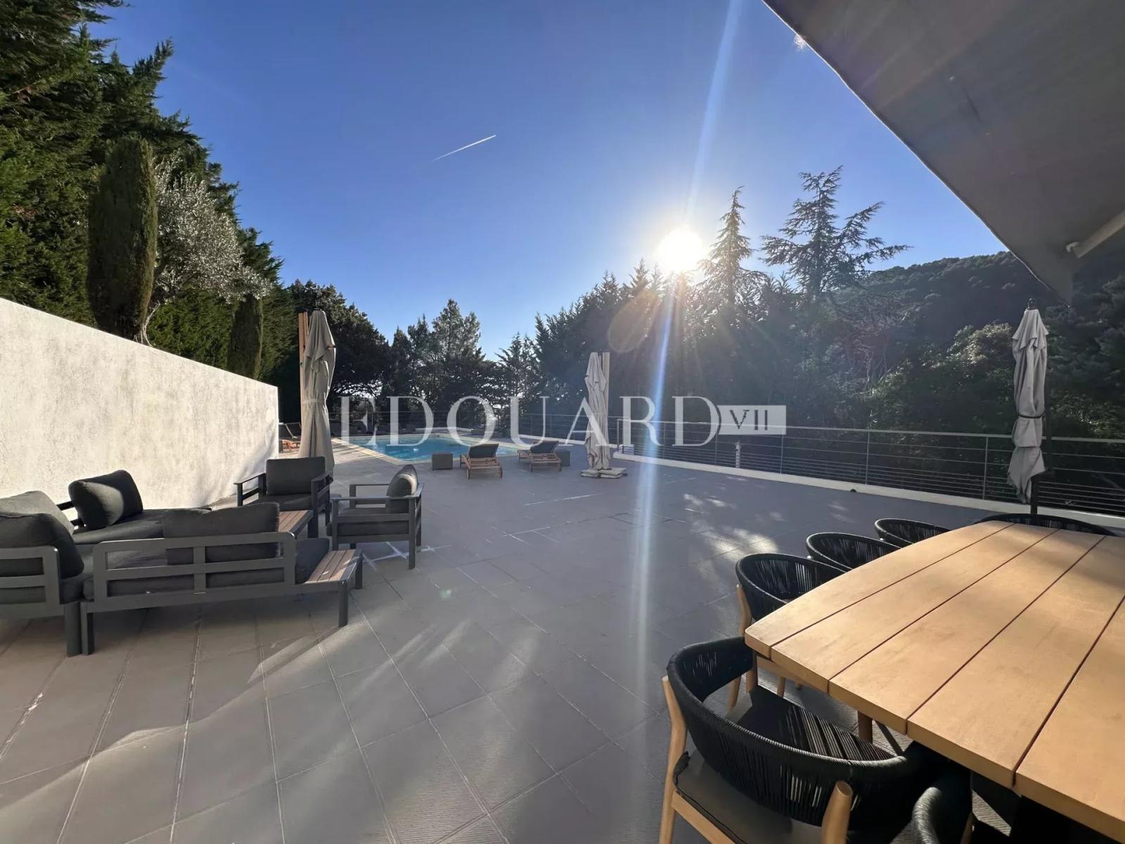 Villa d'exception sur la commune de Saint-Martin de Peille, proche de la Principauté de Monaco