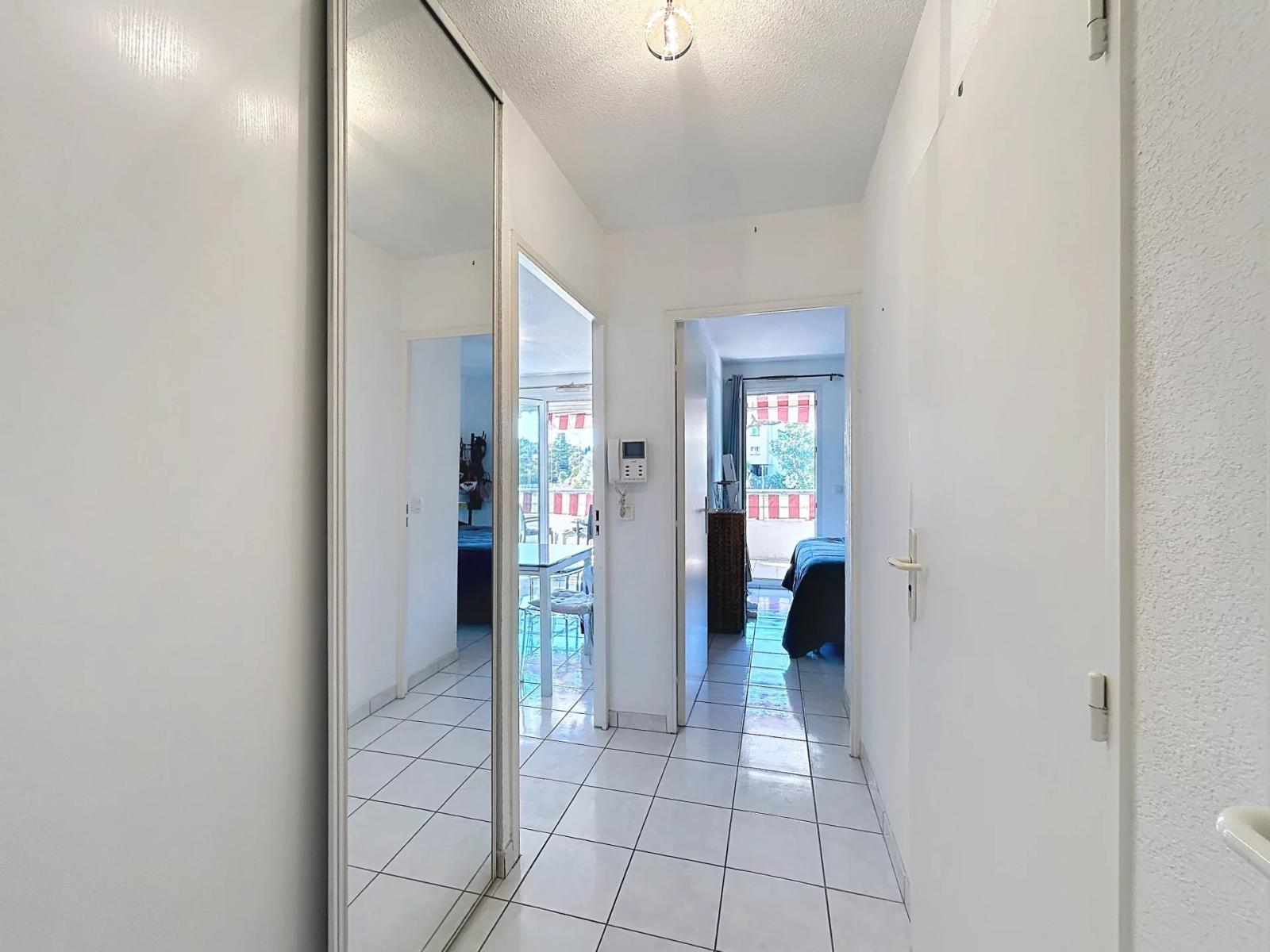 CANNES PETIT JUAS - 2P DERNIER ÉTAGE - SANS VIS A VIS