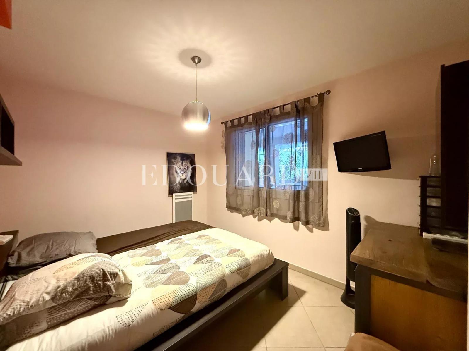 Bel trois pièces en excellent état dans résidence moderne avec piscine et performante sur le plan énergétique