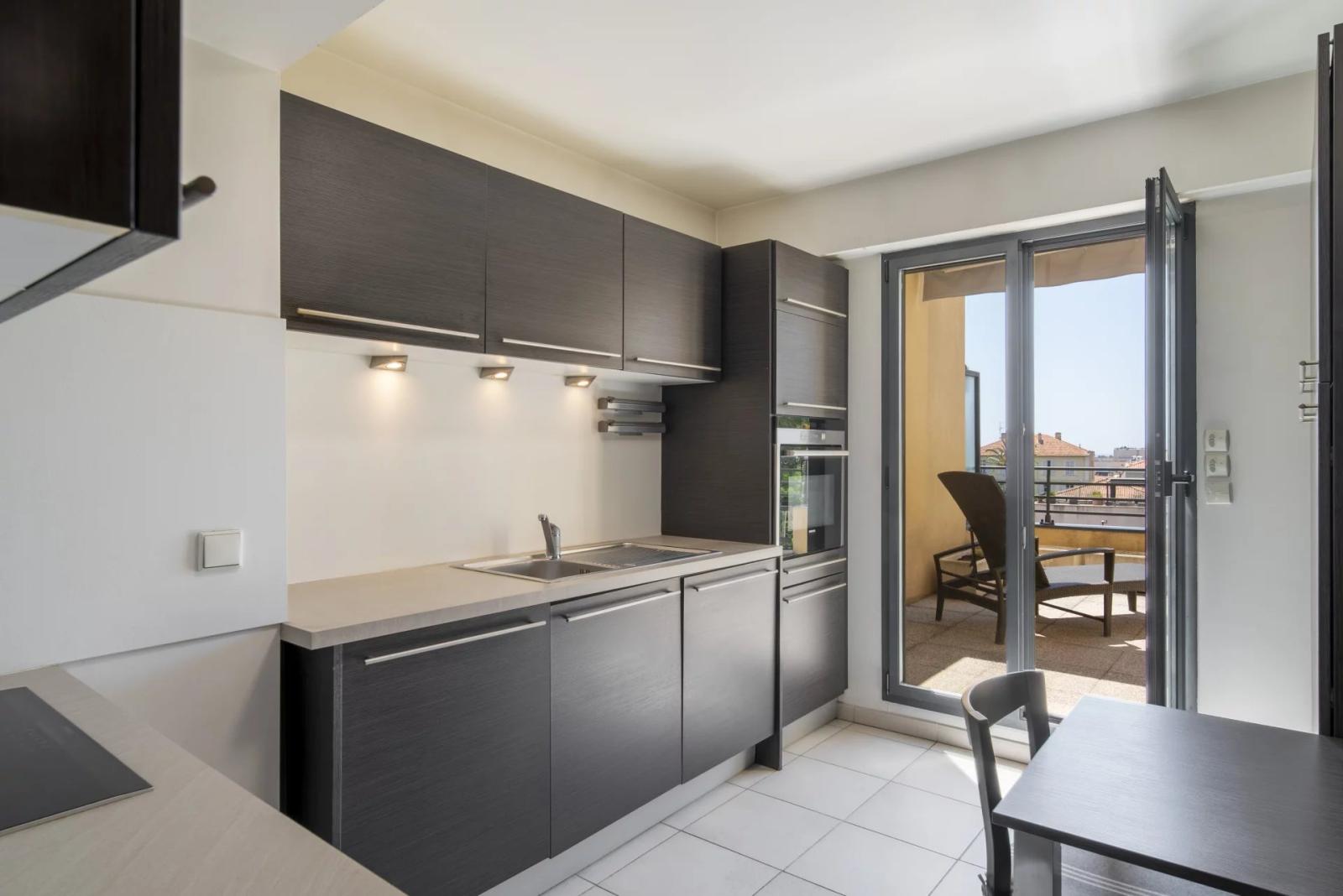 CANNES CENTRE – LIMITROPHE BANANE • SUPERBE DUPLEX 121 M²  TERRASSE APERCU MER 2 PARKINGS