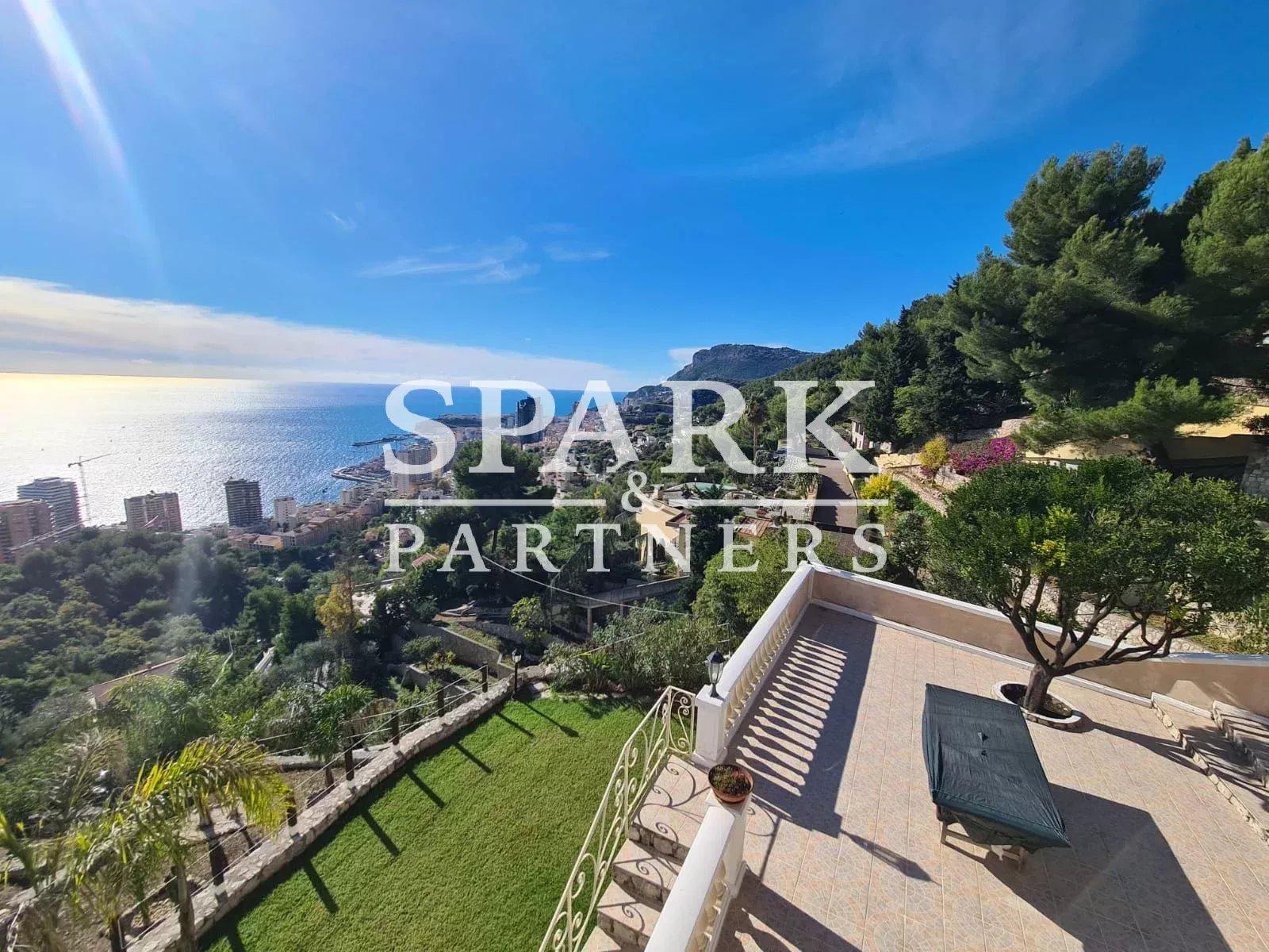 Roquebrune-Cap-Martin - Villa vue mer avec terrain