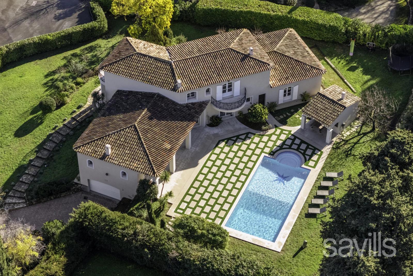 Élégance et prestige dans un domaine privé à deux pas de Valbonne