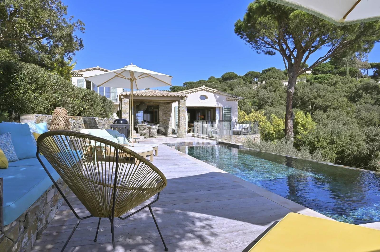 Charmante villa vue mer à proximité de la plage de Gigaro