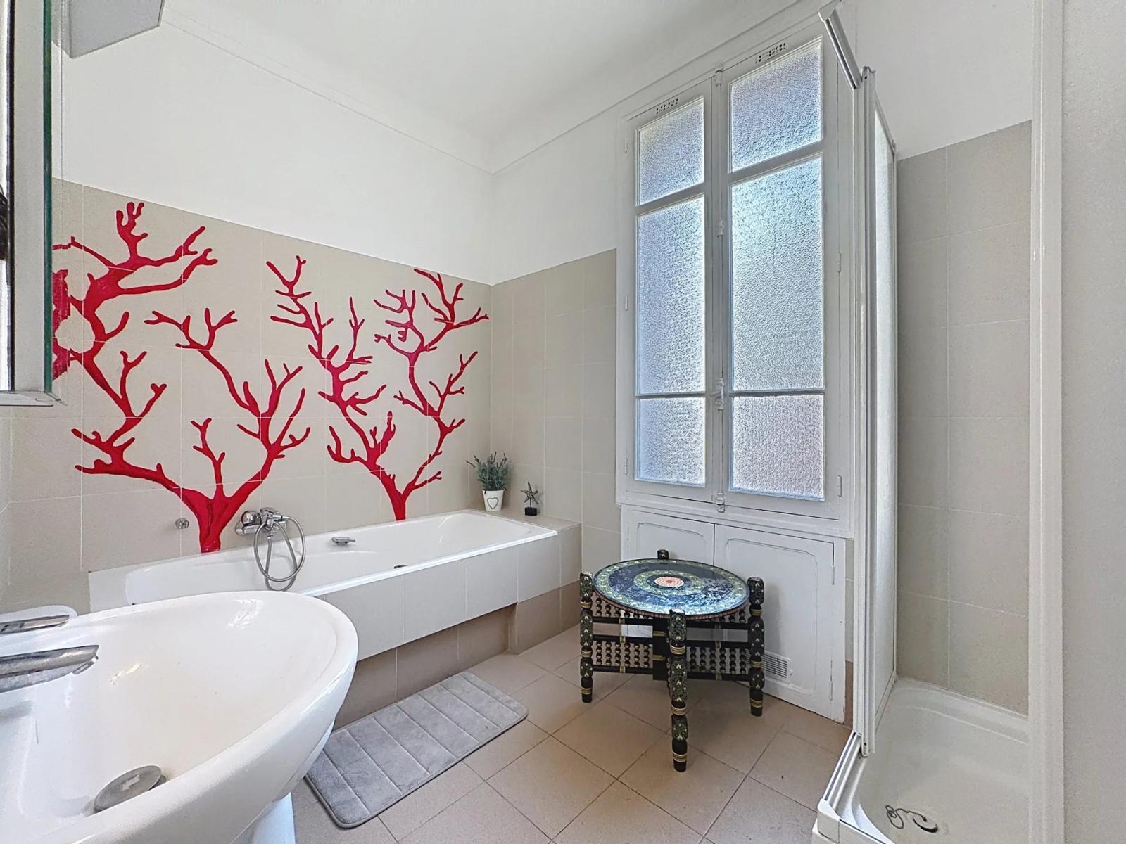 MAISON DE CHARME 180m2 CENTRE JARDIN PISCINE PARKING