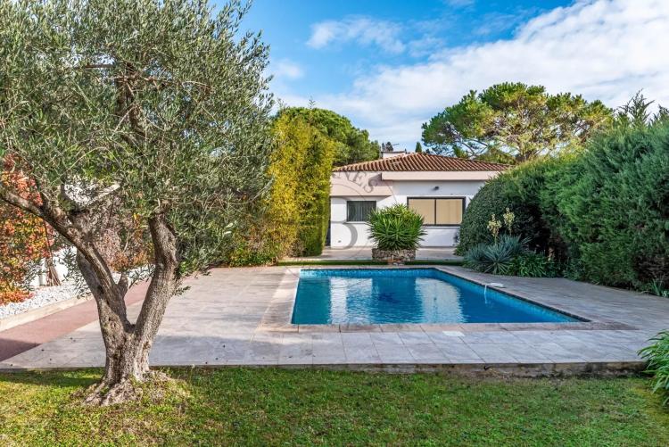 MOUGINS – VILLA DE PLAIN-PIED