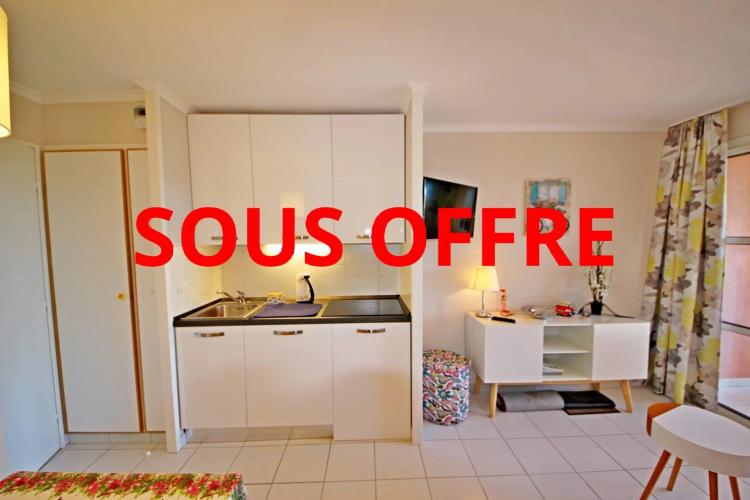 SOUS OFFRE AGAY CAP ESTEREL studio cabine meublé pour 4 personnes avec terrasse et jardin