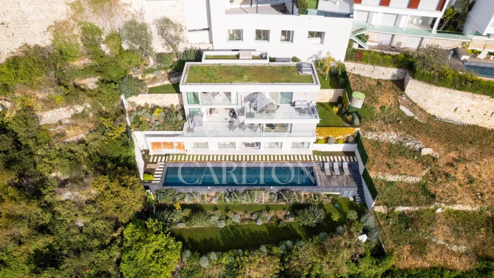 Prestigieuse villa contemporaine avec vue panoramique sur la mer