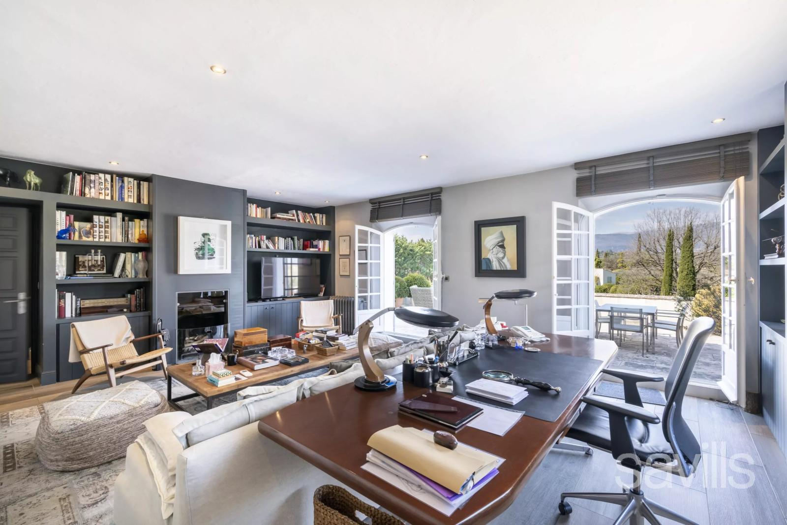 Une Proprieté Majestueuse au Cœur de Valbonne