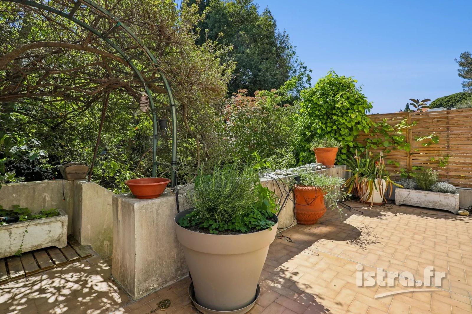 Nice Baumettes : joli appartement avec terrasse et jardin