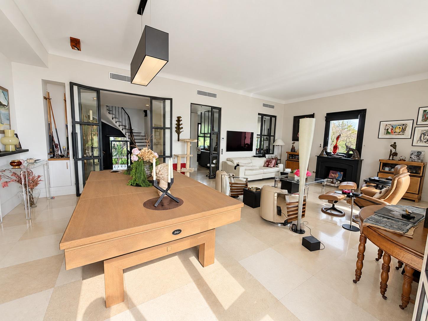 Cap-d’Ail – Élégant appartement à l’esprit villa, jardin privatif, piscine et vue mer