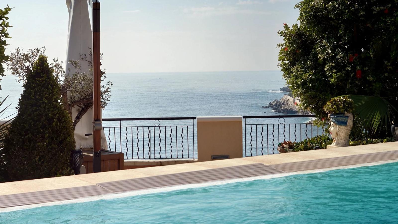 LOCATION – 7 PIÈCES AVEC PISCINE – DERNIER ÉTAGE – MEMMO CENTER – VUE MER PANORAMIQUE