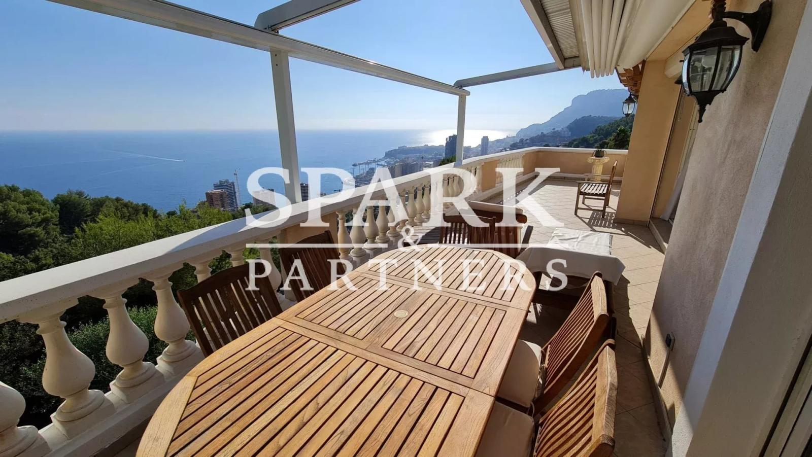 Roquebrune-Cap-Martin - Villa vue mer avec terrain