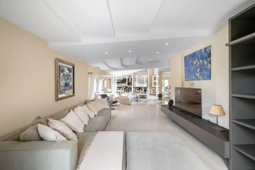 VILLA 588m² CASTELLARAS MOUANS-SARTOUX