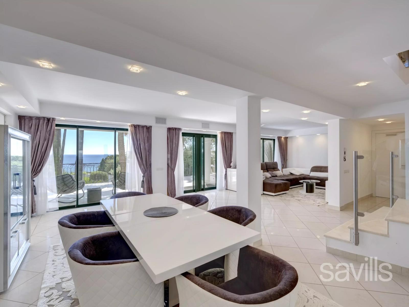 Récemment rénovée - vue carte postal sur mer et palmiers