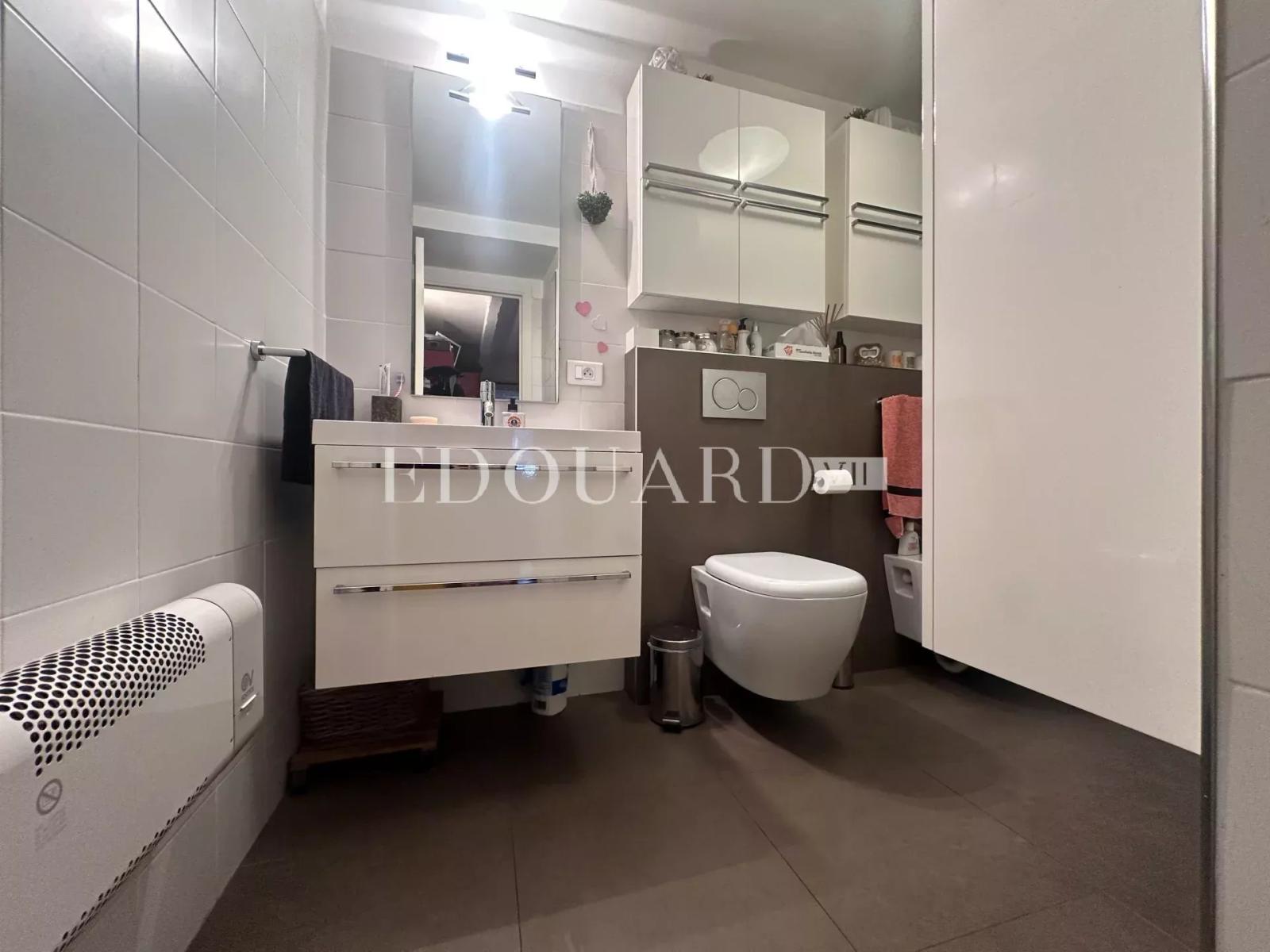 Dans le centre de Menton, à vendre en exclusivité spacieux studio avec grande terrasse exposée Ouest