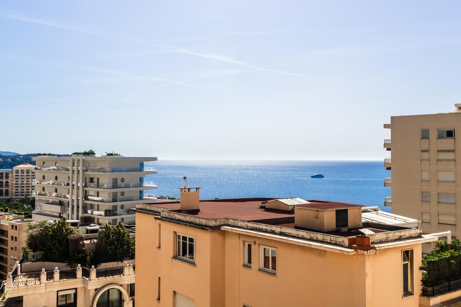 Appartement rénové de deux pièces avec une vue jusqu’à la mer