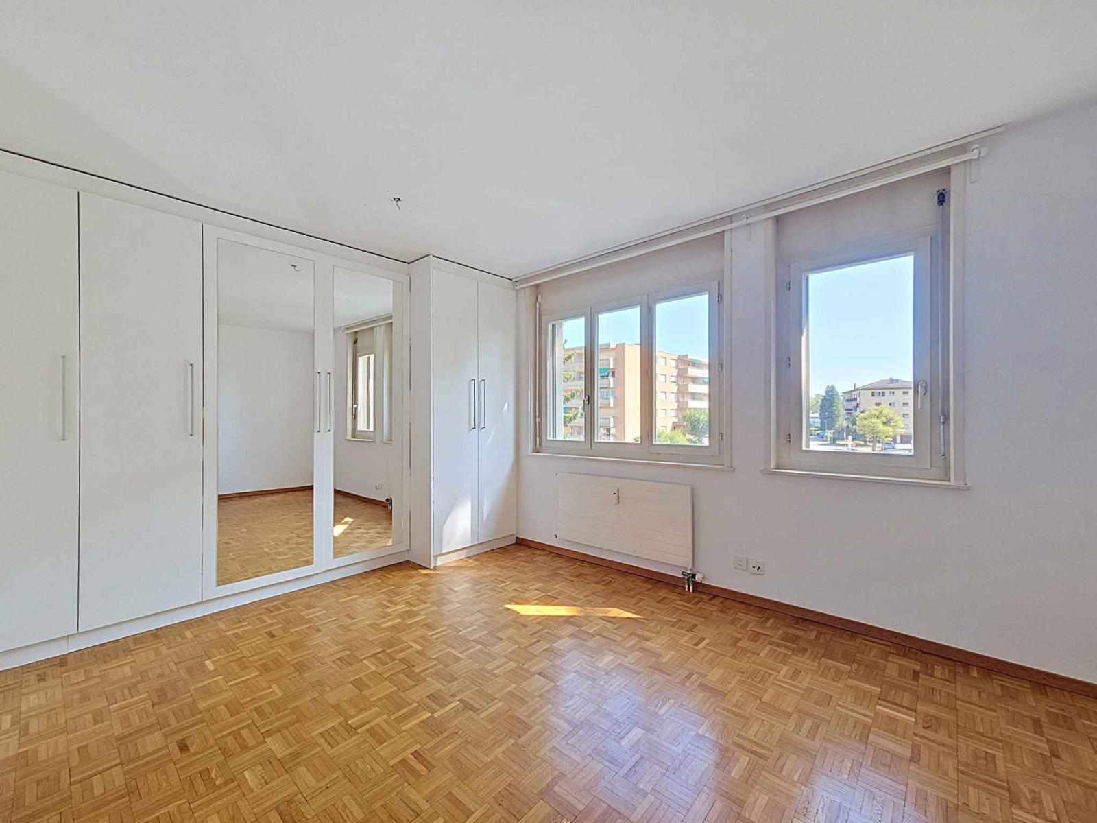 Élégant appartement familial de 4.5 pièces avec cheminée et loggia