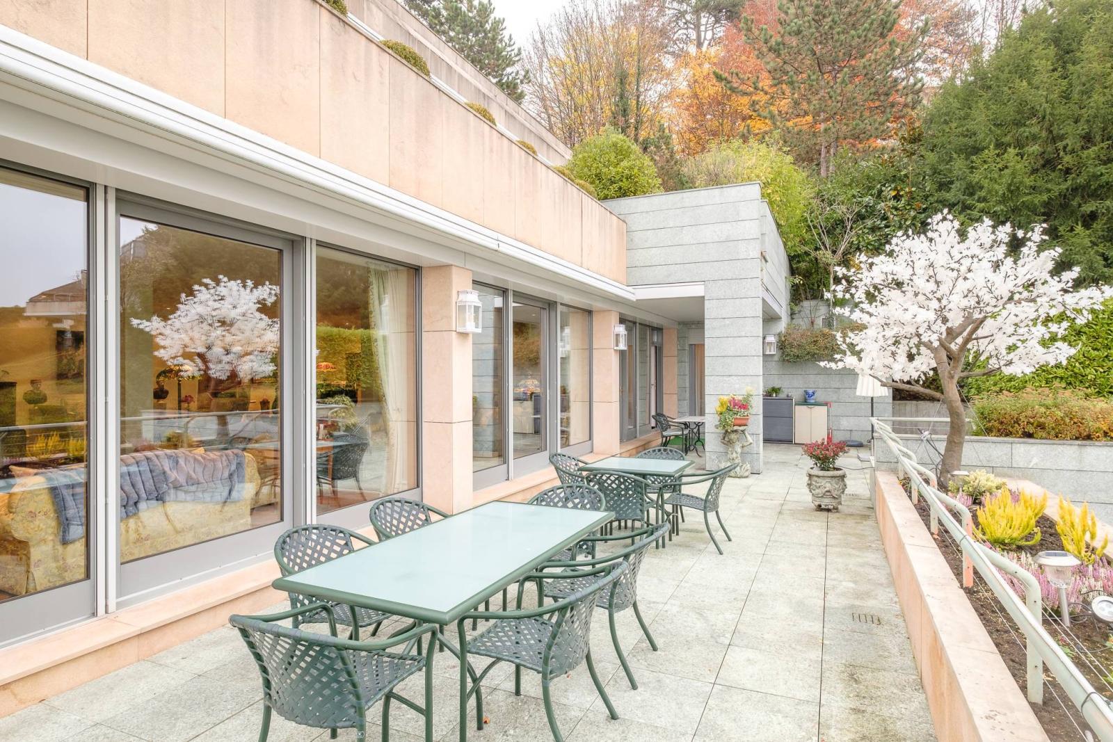 Magnifique appartement avec terrasse surplombant le lac