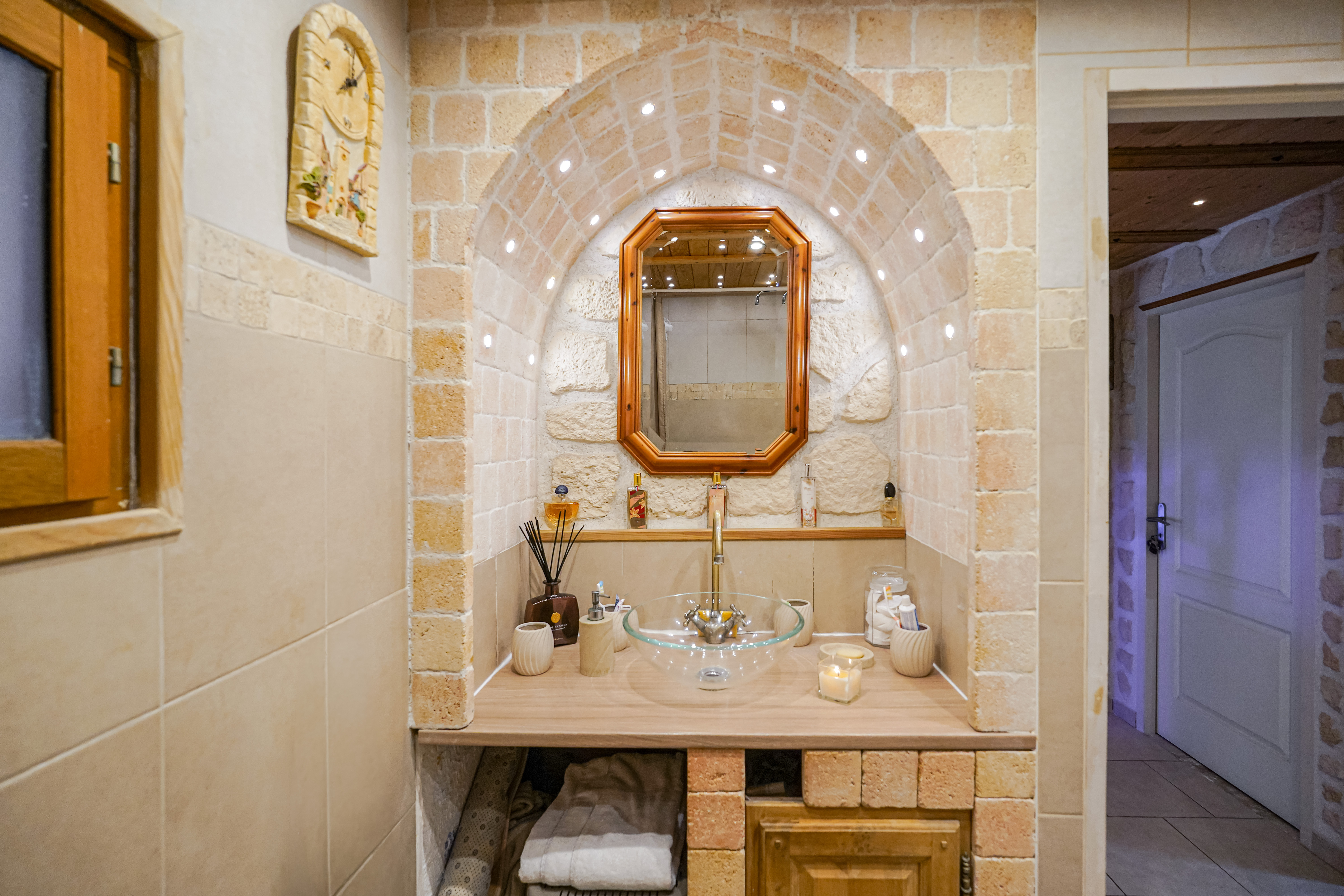 CMq4l_sdb-menton-valeri-agency-by-jm-barei--1784274760.jpg