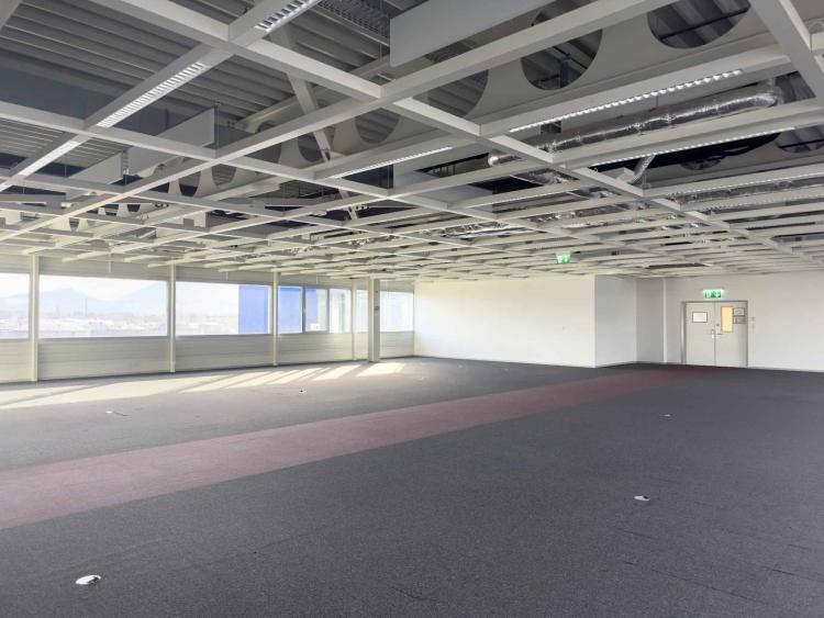 Vernier - Plateau disponible en attique - Immeuble IKEA