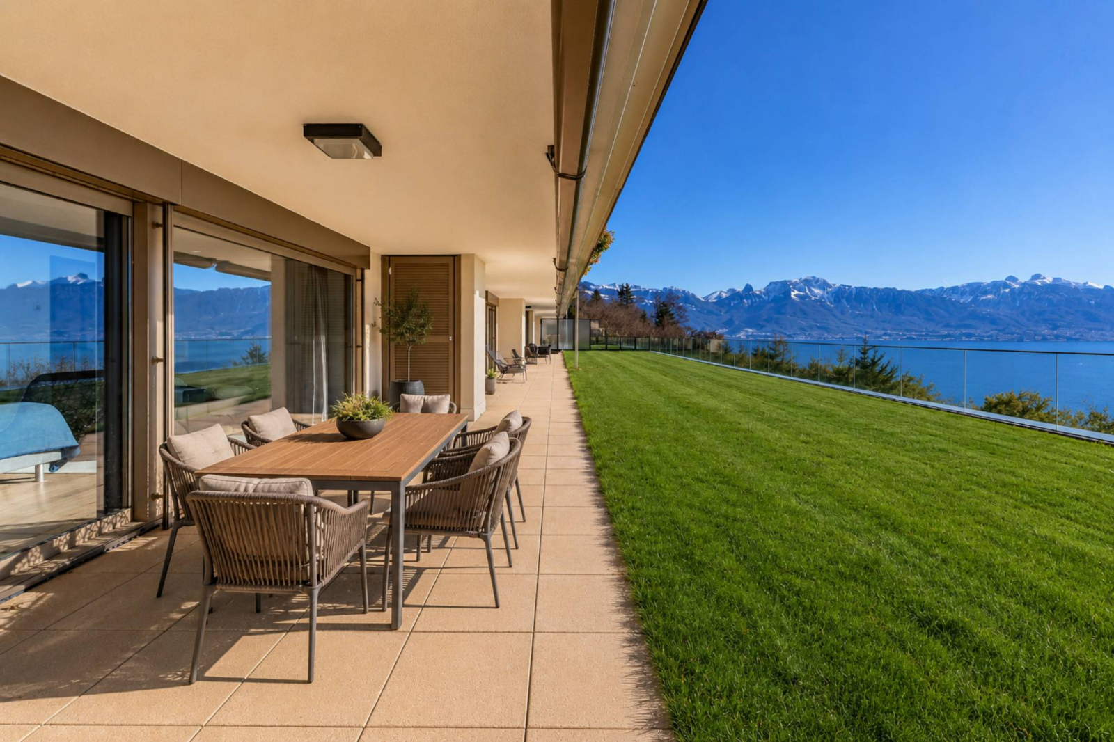 Somptueux appartement de 6.5 pièces avec une vue saisissante sur le lac