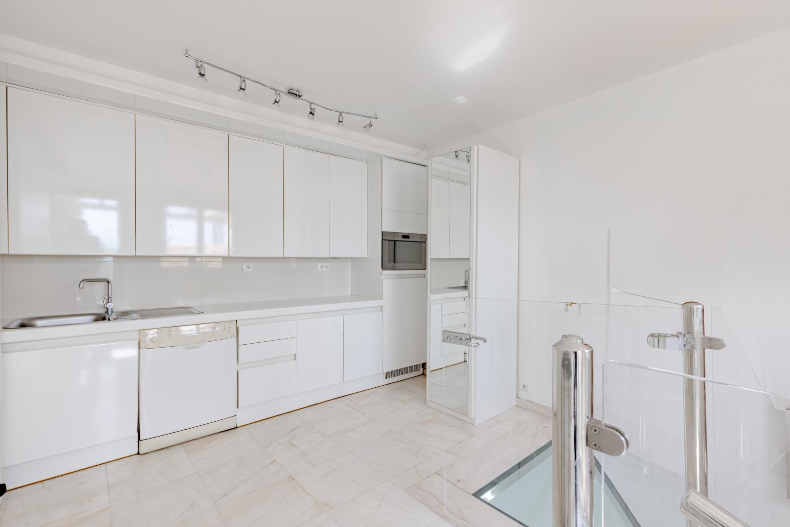 SUPERBE PENTHOUSE AVEC PISCINE