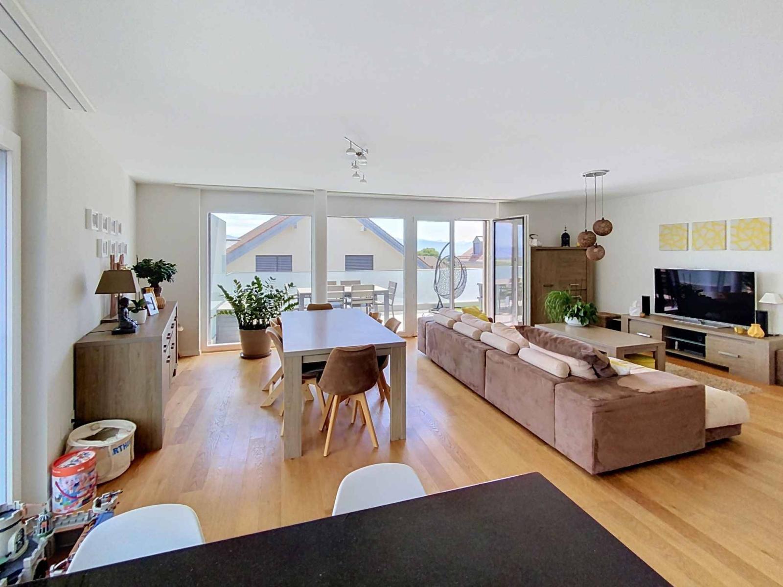 YENS – Bel appartement lumineux avec une agréable échappée sur le lac