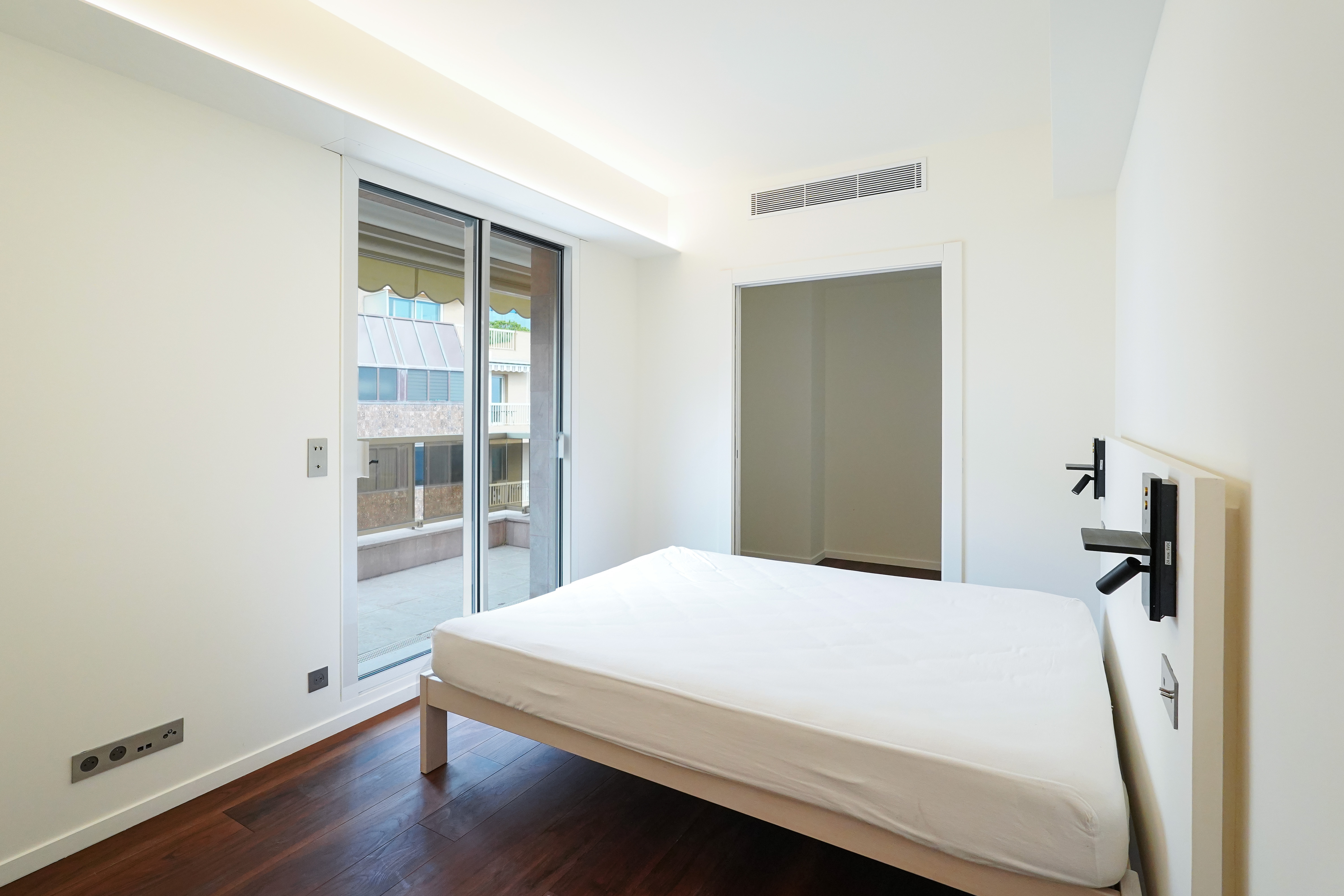 CzNLi_chambre-3-villa-annonciade-barnes-valeri-agency-monaco-1779292084.jpg