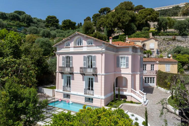 Beaulieu-sur-Mer | Villa de Prestige Face à la Mer avec Piscine