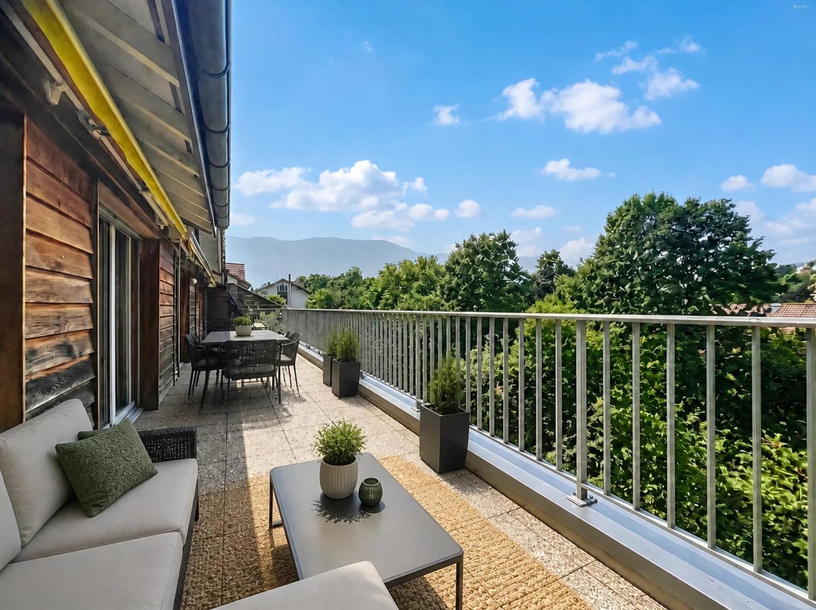 Superbe attique traversant avec terrasse plein sud et vue sur le Salève