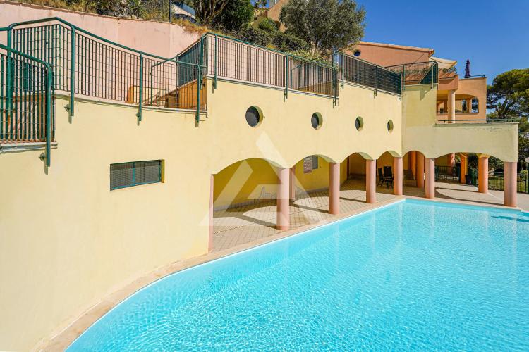 BEAUSOLEIL - 3 PIECES - TERRASSE, PARKING ET PISCINE